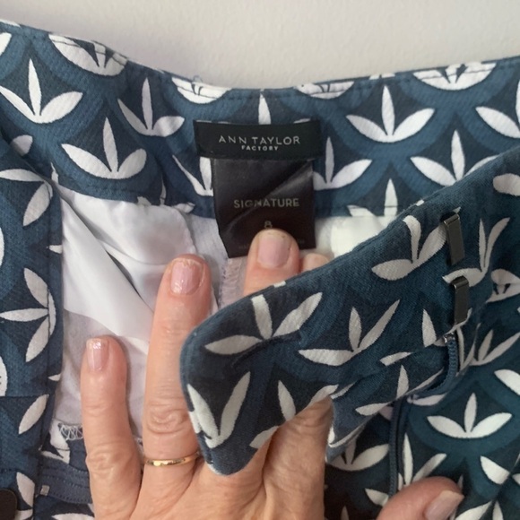 Ann Taylor ankle pants size 8 EUC - Picture 2 of 4